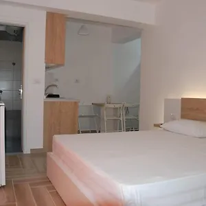 Hotel The Hill Sarandë